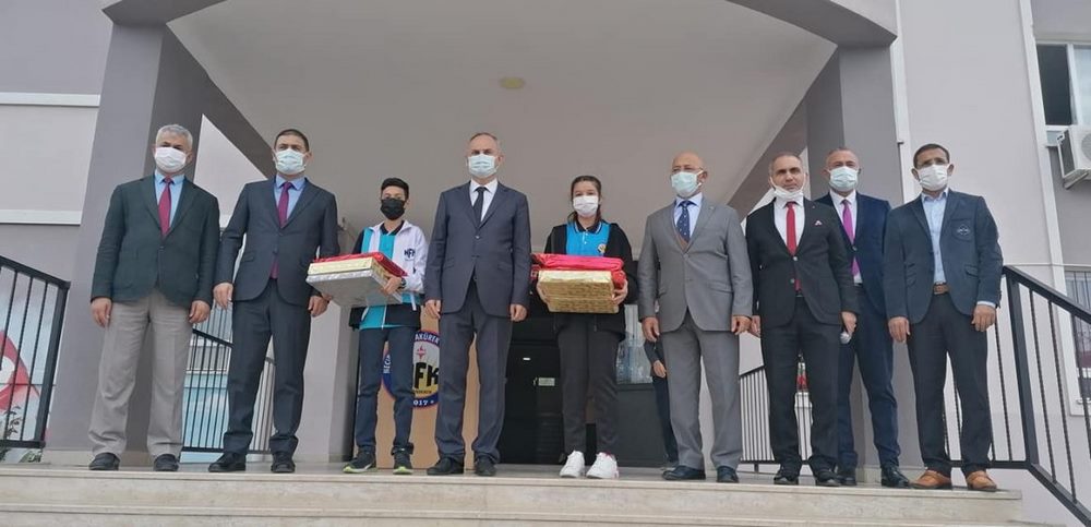Dünya Robot Olimpiyatlarında Türkiye 1. ve Türkiye 3. Öğrencilere Ödülleri Verildi